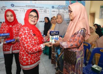 Wali Kota Pematang Siantar dr. Susanti Dewayani SpA Bertemu Sejumlah Warga Lansia di Kantor Kelurahan Bantan.