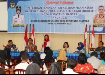 Wali Kota Pematang Siantar dr. Susanti Dewayani SpA Buka Pelatihan Peningkatan Keterampilan Kerja DBH CHT di Kota Pematang Siantar Tahun 2023.