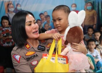 Polwan Polres Tebingtinggi Berikan Bantuan Ke Anak Yatim Piatu di Panti Asuhan Selfan Jalan Letda Sujono.