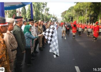 Wali Kota Pematang Siantar dr. Susanti Dewayani SpA  Lepas Peserta Karnaval Peringatan Hari Pahlawan Tahun 2023.