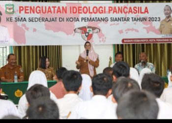 Wali Kota Pematang Siantar dr. Susanti Dewayani SpA Memberikan Kata Sambutan Saat Kunjungi Perguruan Taman Siswa.