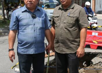 Plt Kepala Dinas PUTR Pematang Siantar Sofian Purba SSos Meninjau Jalan Rusak.