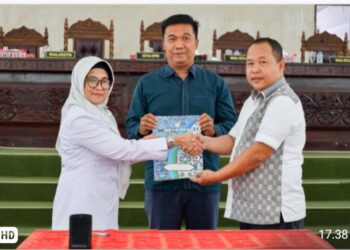 Wali Kota Pematang Siantar dr. Susanti Dewayani SpA Sampaikan Pendapat Akhir Atas Persetujuan DPRD Terhadap Penetapan  Ranperda Anggaran APBD Kota Pematang Siantar Tahun Anggaran 2024.