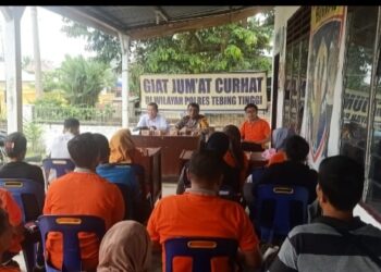 Kapolres Tebingtinggi Diwakili Kasi Humas Lakukan Jumat Curhat di Jalan Abdul Rahim Lubis. Lk.I.