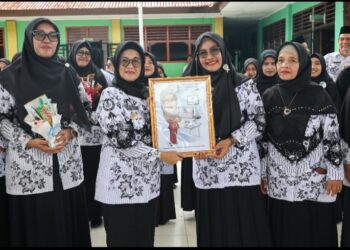 Wali Kota Pematang Siantar dr. Susanti Dewayani SpA Memperingati Hari Guru Nasional dan HUT Ke - 78 Persatuan PGRI Tahun 2023, di MTsN Pematang Siantar, Jalan Medan.