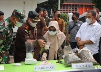 Wali Kota Pematang Siantar dr. Susanti Dewayani SpA Hadiri Serta Melihat Barang Bukti Pemusnahan Barang Bukti Perkara Tindak Pidana Berdasarkan Putusan Pengadilan Yang Telah Berkekuatan Hukum Tetap & Mengikat.