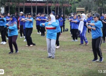 Wali Kota Pematang Siantar dr. Susanti Dewayani SpA Ikuti Senam Bersama Dalam Rangka Peringatan Hari Kesehatan Nasional Ke - 59 Tahun 2023.
