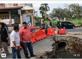 Pengerjaan Perbaikan Jalan & Gorong -Gorong di Jalan Sibolga Mulai Dilaksanakan Oleh PUTR Kota Pematang Siantar.