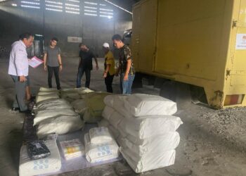 Polres Tebingtinggi Lakukan Pengamanan Kedatangan Logistik Pemilu.