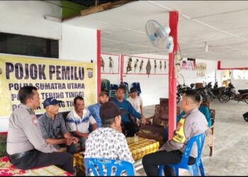 Bhabinkamtibmas Polsek Tebingtinggi Laksanakan Pojok Pemilu di Desa Paya Lombang.