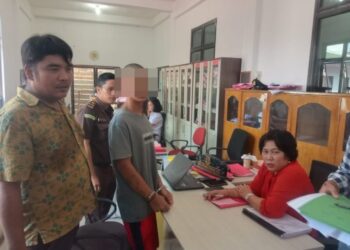 Polsek Siantar Martoba Serahkan Tahap II Perkara Pencurian Besi Pentol Rel Kereta Api.