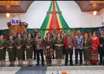 Kapolres, Foto Bersama Dengan Keluarga Besar Poles Siantar Dalam Perayaan Natal.