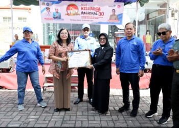 Wali Kota Pematang Siantar dr. Susanti Dewayani SpA Terima Penghargaan di Peringatan Harganas Ke - 30.