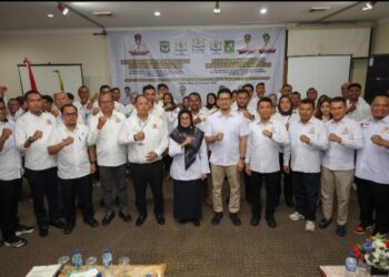 Wali Kota Pematang Siantar dr Susanti Dewayani SpA Foto Bersama di Musyawarah Kota (Mukota) VII Kamar Dagang dan Industri Indonesia (Kadin) Kota Pematang Siantar.