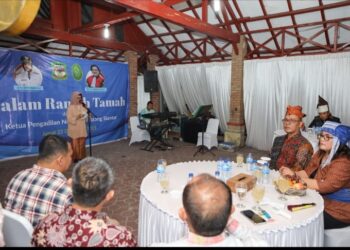 Wali Kota Pematang Siantar Memberikan Kata Sambutan Di Acara Malam Ramah Tamah Dengan Ketua Pengadilan Negeri Pematang Siantar Yang Baru Rinto Leoni Manullang SH MH.