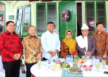Wali Kota Pematang Siantar dr. Susanti Dewayani SpA Foto Bersama Usai Hadiri Open House Hari Natal Danrem 022/Pantai Timur Kolonel Inf Agustatius Sitepu SSos MSi.