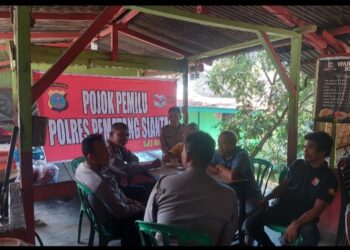 Sat Binmas Polres Pematang Siantar Laksanakan Pojok Pemilu, Himbau Warga Tetap Jaga Kamtibmas Yang Kondusif Jelang Pemilu 2024.