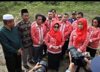 Wali Kota Pematang Siantar dr. Susanti Dewayani SpA Bersama Sejumlah Pimpinan OPD Meninjau Lokasi TPU, Lahan Kelurahan Gurilla.