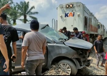 Kecelakaan Kereta Api Dengan Mobil Inova di Jalan Abd Hamid Kecamatan Padang Hilir Tebingtinggi.