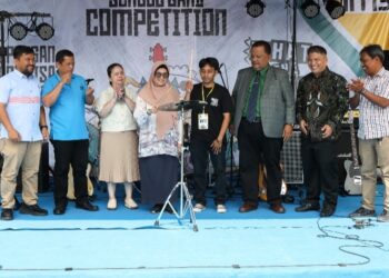 Wali Kota Pematang Siantar dr. Susanti Dewayani SpA Didampingi Plt. Kepala Dinas Pendidikan Drs. Barmen Manurung MPd Buka School Band Competition What The Fest.