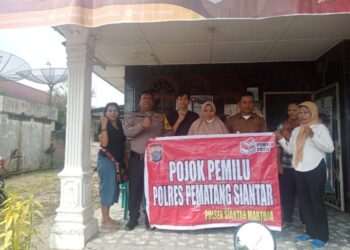 Polsek Siantar Martoba Foto Bersama Seusai Laksanakan Pojok Pemilu, Ciptakan Harkamtibmas.