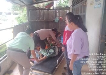 Bhabinkamtibmas Tomuan Bantu Warga Yang Sakit & Terlantar.