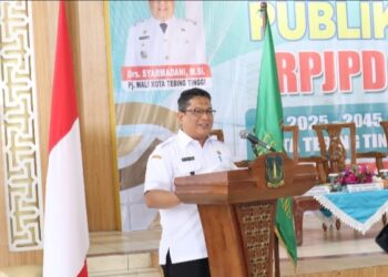 PJ Walikota Tebingtinggi Drs Syarmadani  Buka Konsultasi Publik  Rencana Pembangunan Jangka Panjang  Bertempat di Gedung Sawiyah Jalan Sutomo.