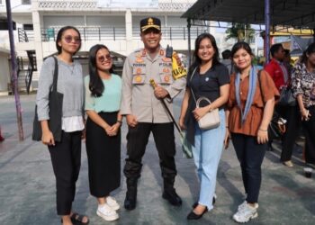 Kapolres Pematangsiantar Foto Bersama Seusai Jadi Narasumber Dalam FGD Deklarasi Pemilu Damai Oleh Kelompok Cipayung Kota Pematangsiantar.