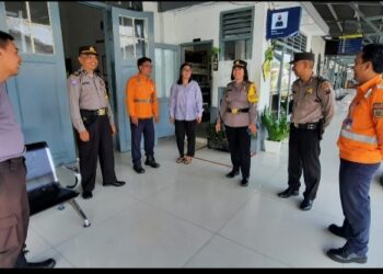 Sat Binmas Polres Pematangsiantar Sambangi Stasiun Kereta Api Ajak Bekerja Sama Untuk Menjaga Situasi Kamtibmas.