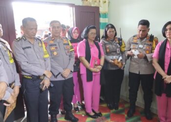 Kapolres Pematang Siantar Melayat Ke Rumah Duka Sampaikan Turut Berduka Cita.