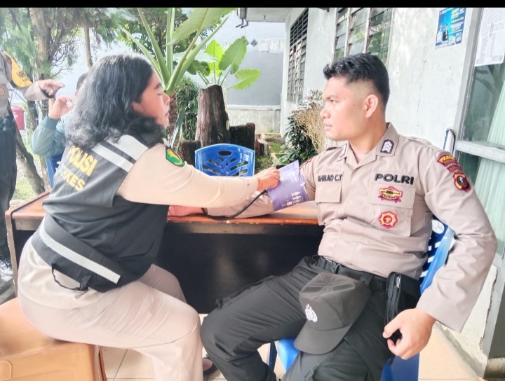 Sie Dokkes Polres Pematangsiantar Patroli Keliling Untuk Memberikan Pelayanan Kesehatan Bagi Personel Yang Bertugas Di PPK.