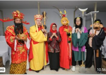 Wali Kota Pematangsiantar dr. Susanti Dewayani SpA Bersama Masyarakat Etnis Tionghoa Ikuti Pawai Barongsai Pada Malam Cap Go Meh Imlek Hari Ke 15.