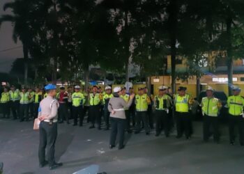 Polres Pematangsiantar Laksanakan Pengamanan Jalur & Pengawalan Melintasnya Truck Logistik F1H2O Menuju Toba.