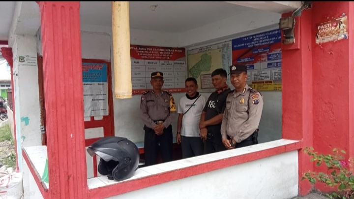 Sat Binmas Polres Pematangsiantar Patroli Sambangi Ke Pos Kamling.
