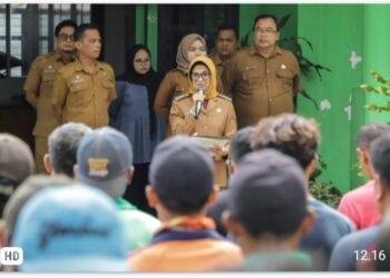 Wali Kota Pematangsiantar dr. Susanti Dewayani SpA Apel Pagi Bersama Pejuang Kebersihan Dinas Lingkungan Hidup (DLH), di Pusat Pelatihan & Pengelolaan Sampah Pematangsiantar Komplek Terminal Tanjung Pinggir.