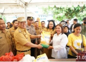 Pj. Walikota Tebingtinggi Didampingi PJ . Sekda Bersama Kadis Pertanian Tinjau Pasar Murah di Padang Hilir.