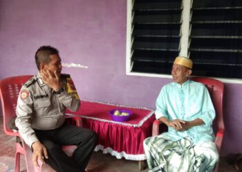 Bhabinkamtibmas Polsek Stabat Laksanakan Door To Door & Sambang Desa, Himbau Tokoh Masyarakat Jaga Kamtibmas.