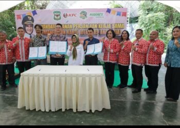 Wali Kota dr. Susanti Hadiri Penandatanganan Perjanjian Kerjasama Disdukcapil Kota Pematangsiantar Dengan Mitra Bisnis  Penggunaan Kartu Identitas Anak Kota Pematangsiantar.