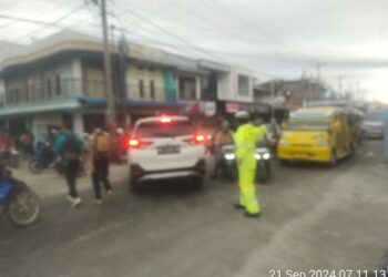 Polsek Tanah Jawa Polres Simalungun Gelar Pengamanan Padat Pagi di Simpang Tangsi, Berikan Himbauan Tertib Lalu Lintas Kepada Warga & Pelajar.