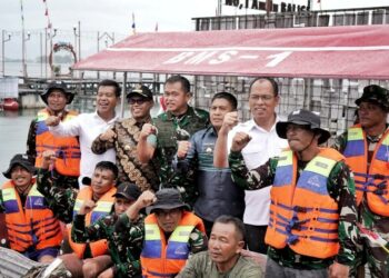 Pemkab Simalungun Terima Hibah 1 Unit Kapal Ponton Dari KASAD TNI AD.