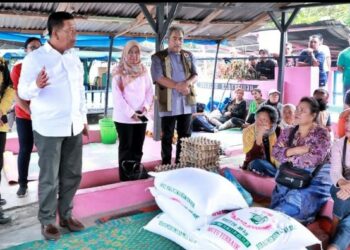 Bupati Simalungun Kunjungi Masyarakat Korban Kebakaran di Kota Parapat.