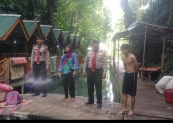 Satuan Pam Obvit Polres Simalungun Patroli Dialogis di Pemandian Wisata Bah Damanik, Jaga Keamanan & Ketertiban Destinasi Wisata.