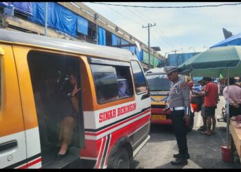 Pasca Kebakaran Di Pajak Horas Personil Personil Polres Pematangsiantar Lalukan Pengaturan Lalulintas.