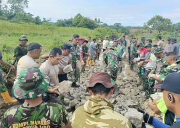 Wujud Sinergitas TNI - Polri, Personil Polres Pematangsiantar Ikut Sukseskan TMMD Ke - 122 Tahun 2024.
