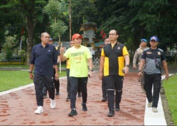 Pj. Bupati Langkat Bersama Wakapolda Sumut Ajak Warga Jaga Kesehatan Melalui Power Fit Party di Alun - Alun Stabat.