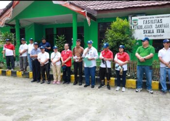 Pjs Wali Kota Pematangsiantar Drs Matheos Tan MM & Pimpinan Gereja Ikuti Gotong Royong Dalam Rangka Menyambut Peringatan Hari Reformasi Gereja Ke - 507.