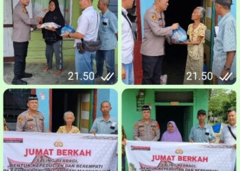 Kapolsek Perdagangan Gelar Jumat Barokah, Bagikan Sembako Untuk Warga Kurang Mampu.
