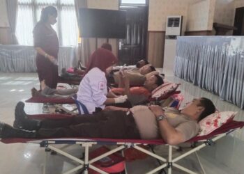 Harmonisasi Polri - Masyarakat : Donor Darah Serentak Meriahkan HUT Ke - 73 Humas Polri di Simalungun.