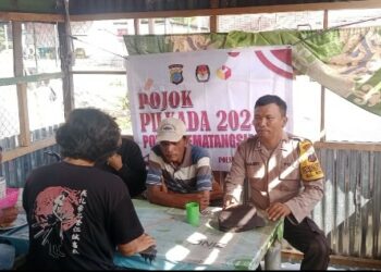 Pojok Pilkada 2024 di Jalan Binjai, Bhabinkamtibmas Polsek Siantar Selatan Himbau Sukseskan Pilkada Serentak Tahun 2024.