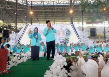 Luar biasa Kampanye Akbar Paslon Nomor 3 Susanti - Ronald Dihadiri 5 Ribu Lebih Kaum Ibu .